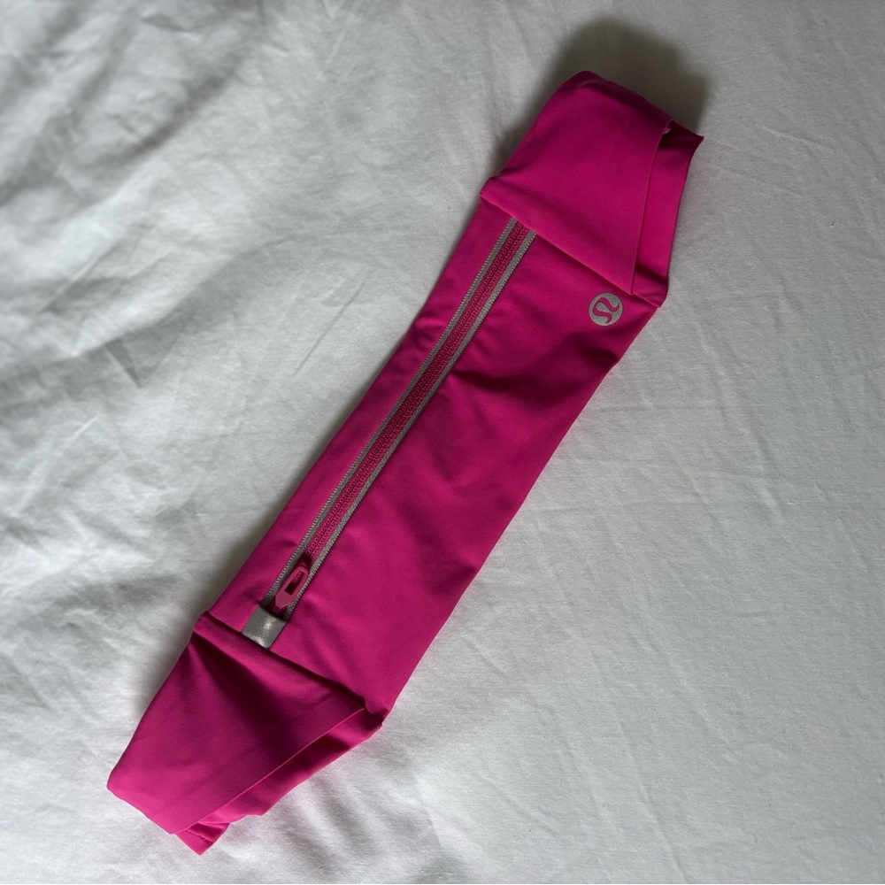 Lululemon pink running belt. Never worn!